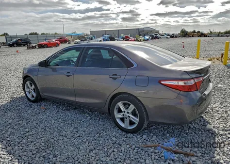 2015 Toyota Camry Le z USA, uszkodzony, nr VIN 4T1BF1FK5FU933203
